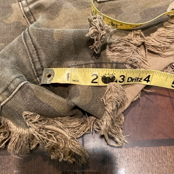 We the Free: Free People. “Army” high rise curvy Shorts Size 28 - Picture 6 of 9